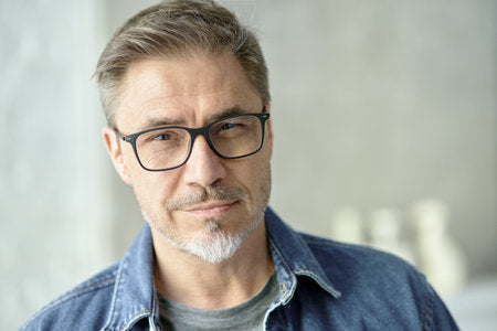 files/195024559-portrait-of-happy-casual-middle-aged-man-in-glasses-smiling-copy-space.jpg